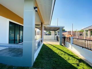 A Modern single-story  house with 3 bedrooms and 2 bathrooms in the Tha Wang Tan, Hang Dong, Chiang Mai