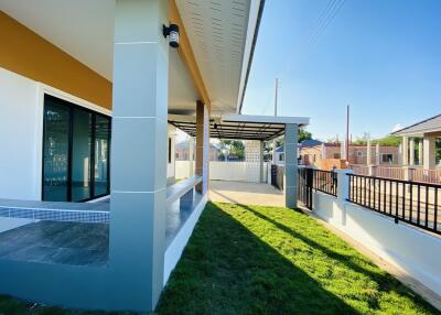 A Modern single-story  house with 3 bedrooms and 2 bathrooms in the Tha Wang Tan, Hang Dong, Chiang Mai