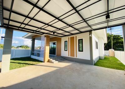 A Modern single story  house with 3 bedrooms and 2 bathrooms in the Tha Wang Tan, Hang Dong, Chiang Mai