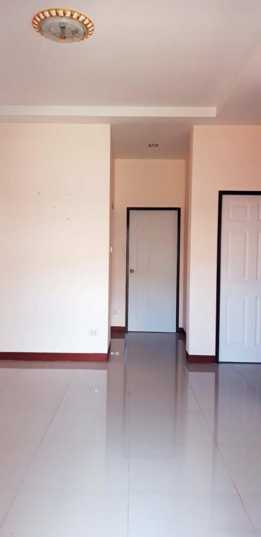 Single-story house with 3 bedrooms and 2 bathrooms in the San Kamphaeng area.