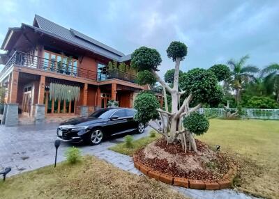 A luxurious mountain-view vacation home  2-story single house with 5 bedrooms and 5 bathrooms in Pong Tam, Chai Prakan, Chiang Mai located in a natural environment