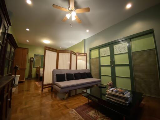 A single-story, contemporary style house with 2 bedrooms and 2 bathrooms in the Hang Dong zone.