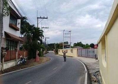 A contemporary two-story single-family house with two bedrooms and two bathrooms in the Hang Dong area.