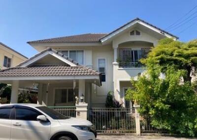 Detached house, 2 stories, contemporary style, 4 bedrooms, 3 bathrooms in the Tha Wang Tan zone.