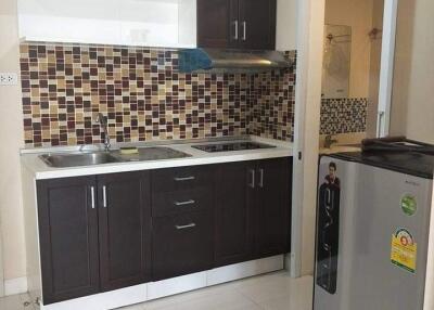 Condo 1 bedroom, 1 bathroom, convenient travel, near Bangkok Hospital.