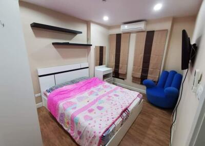 Condo 1 bedroom, 1 bathroom, convenient travel, near Bangkok Hospital.