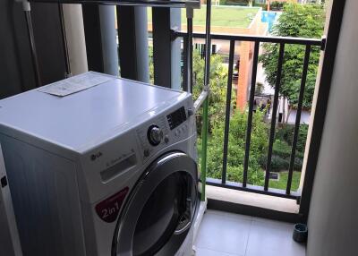 A 1-bedroom, 1-bathroom condominium located near Central Festival and Thep Phanom Hospital.