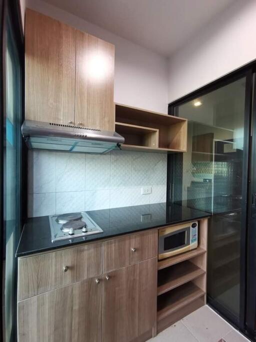 A 1-bedroom, 1-bathroom condominium in the heart of Chiang Mai, conveniently located near Central Festival for easy transportation.