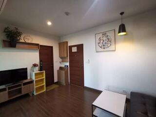 A 1-bedroom, 1-bathroom condominium in the heart of Chiang Mai, conveniently located near Central Festival for easy transportation.