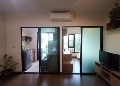 A 1-bedroom, 1-bathroom condominium in the heart of Chiang Mai, conveniently located near Central Festival for easy transportation.