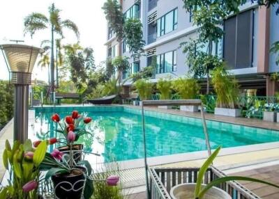 A 1-bedroom, 1-bathroom condominium in the heart of Chiang Mai, conveniently located near Central Festival for easy transportation.