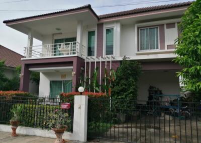 Single-detached house, 2 floors, modern style, 3 bedrooms, 2 bathrooms.