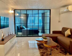 Condominium in the city center, Chang Phueak area, with convenient access in and out.