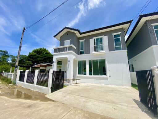 A two-story single-family house in a contemporary, modern style with three bedrooms and three bathrooms.