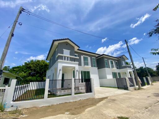 A two-story single-family house in a contemporary, modern style with three bedrooms and three bathrooms.