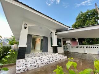 Single-storey detached house Contemporary style, 3 bedrooms, 2 bathrooms.