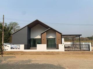 A single-story detached house with Nordic style outside the project, featuring 3 bedrooms and 2 bathrooms.
