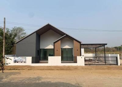 A single-story detached house with Nordic style outside the project, featuring 3 bedrooms and 2 bathrooms.