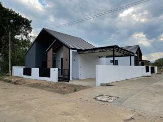 A single-story detached house with Nordic style outside the project, featuring 3 bedrooms and 2 bathrooms.