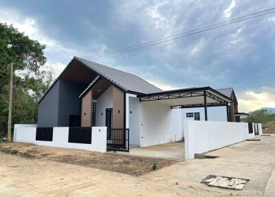 A single-story detached house with Nordic style outside the project, featuring 3 bedrooms and 2 bathrooms.