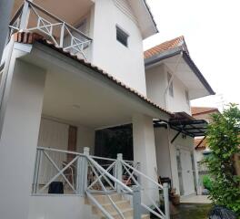 Detached house, 2 floors, 3 bedrooms, 2 bathrooms.