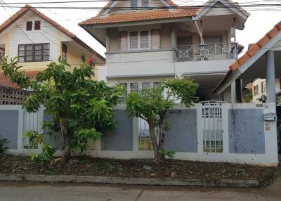 Detached house, 2 floors, 3 bedrooms, 2 bathrooms.