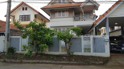 Detached house, 2 floors, 3 bedrooms, 2 bathrooms.