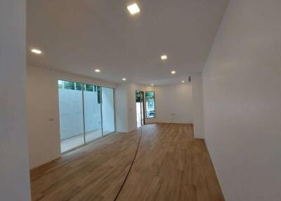 A modern 2 Story twin house with 3 bedrooms and 3 bathrooms in Fa Ham, Mueang Chiang Mai city