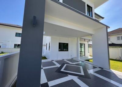 A two-story single-family house in Contemporary style with three bedrooms and three bathrooms.