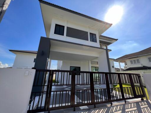 A two-story single-family house in Contemporary style with three bedrooms and three bathrooms.