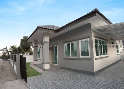 Single-story contemporary-style house with 3 bedrooms and 2 bathrooms.