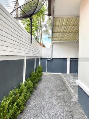 Single-story contemporary-style house with 3 bedrooms and 2 bathrooms.