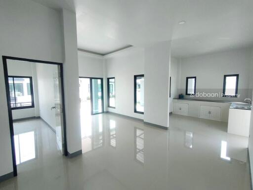 Single-story detached house, contemporary style, 3 bedrooms, 2 bathrooms.