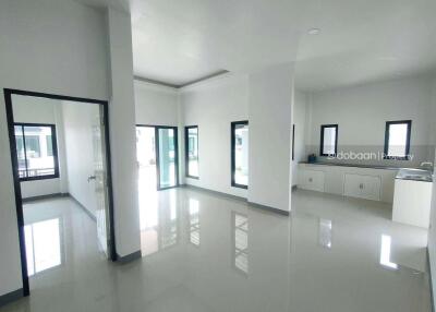 Single-story detached house, contemporary style, 3 bedrooms, 2 bathrooms.