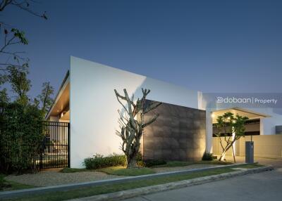 Single-story detached house in a modern style with 3 bedrooms and 3 bathrooms.