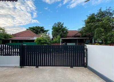 Single-storey contemporary style house, 3 bedrooms, 2 bathrooms