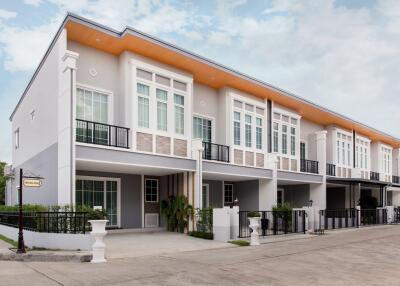 A 2-story townhouse in the European Urbanity style with 4 bedrooms and 3 bathrooms.