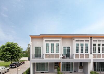 A 2-story townhouse in the European Urbanity style with 4 bedrooms and 3 bathrooms.