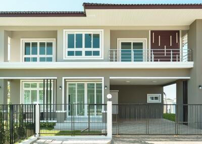 บ้านเดี่ยว 2 ชั้น สไตล์โมเดิร์น 4 ห้องนอน 5 ห้องน้ำ