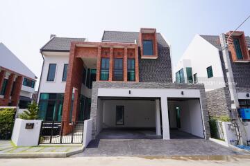 Detached house, 2 floors, 4 bedrooms, 5 bathrooms, located in the suburban area near Central Festival Chiang Mai.