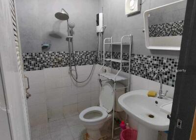 1 bedroom, 1 bathroom condo, fully furnished and ready to move in, close to Maya Shopping Mall.