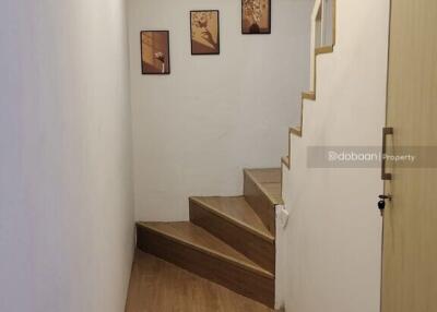 Townhome, 3 floors, 3 bedrooms, 3 bathrooms, located in Chiang Mai city zone, close to Chiang Mai Rajabhat University.