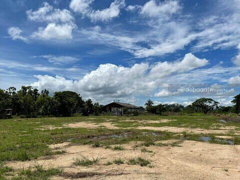 The beautiful 3-rai land is located in Saraphi area, adjacent to the Chiang Mai-Lampang Superhighway.