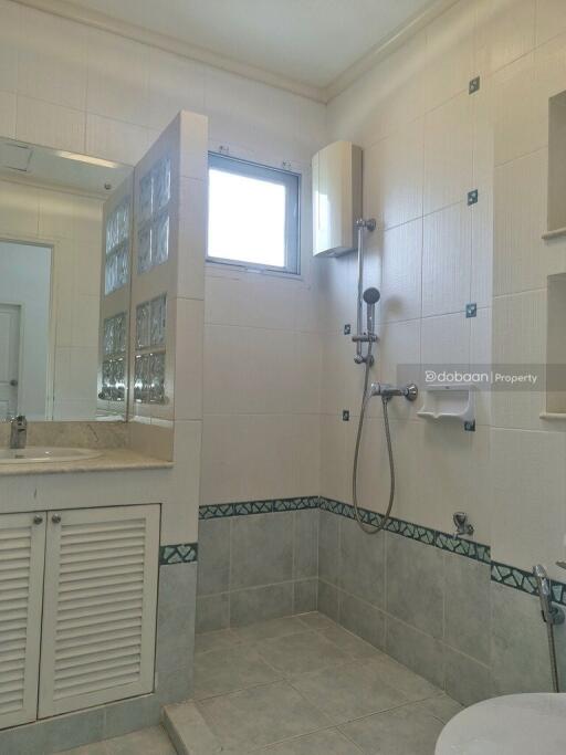 Single house with 2 floors, featuring 7 bedrooms and 6 bathrooms, located in the Hang Dong area near the airport.