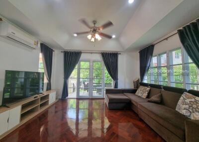 Single house with 2 floors, featuring 7 bedrooms and 6 bathrooms, located in the Hang Dong area near the airport.