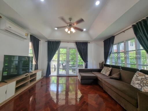 Single house with 2 floors, featuring 7 bedrooms and 6 bathrooms, located in the Hang Dong area near the airport.
