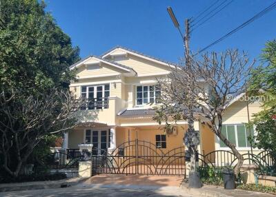 Single house with 2 floors, featuring 7 bedrooms and 6 bathrooms, located in the Hang Dong area near the airport.