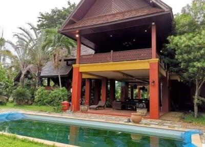 6 Bedroom pool villa on big land for rent