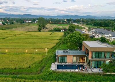 Pool Villa with A Beautiful 180-Degree View Over Rice Paddies