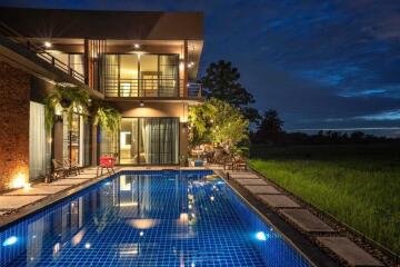 Pool Villa with A Beautiful 180-Degree View Over Rice Paddies